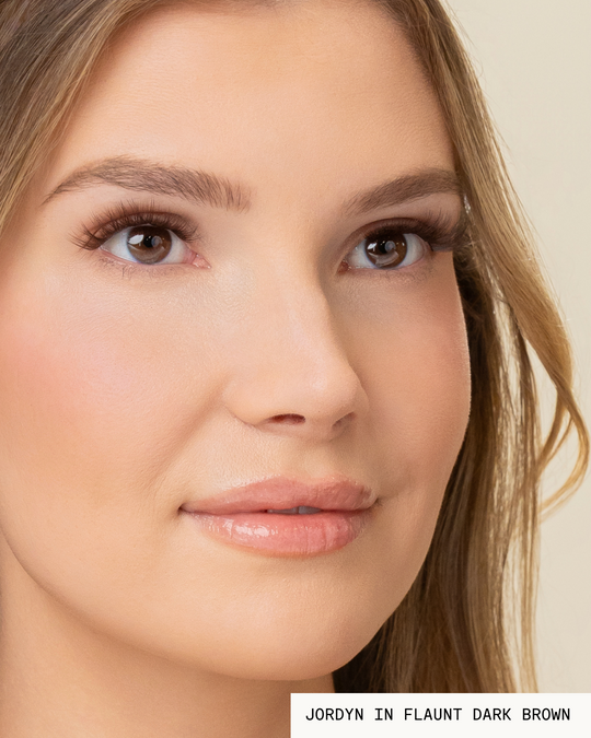 Model Jordyn wearing Flaunt Pop-On Lashes: The Extensions Set in dark brown