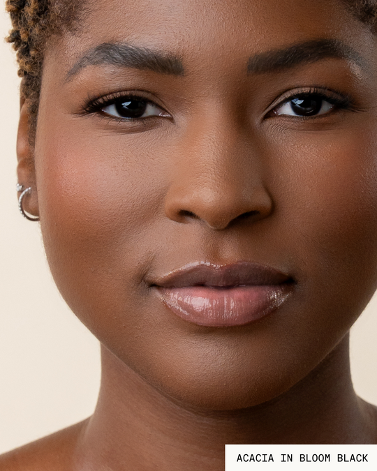Model Acacia with brown hair and dark skin wearing Bloom Pop-On Lashes: The Extension Set in black