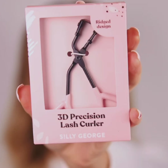 eyelash curler in a box