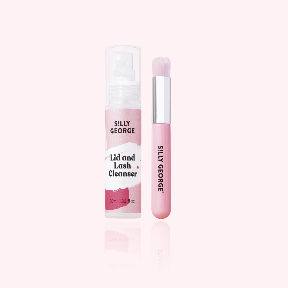 Kit de limpieza de pestañas con herramientas diseñadas para mantener y limpiar las pestañas postizas.