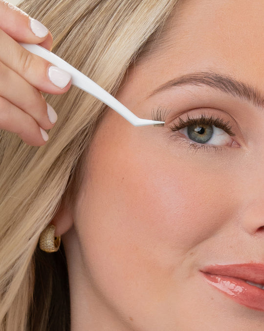 The Edge Stick-Resistant Tweezer