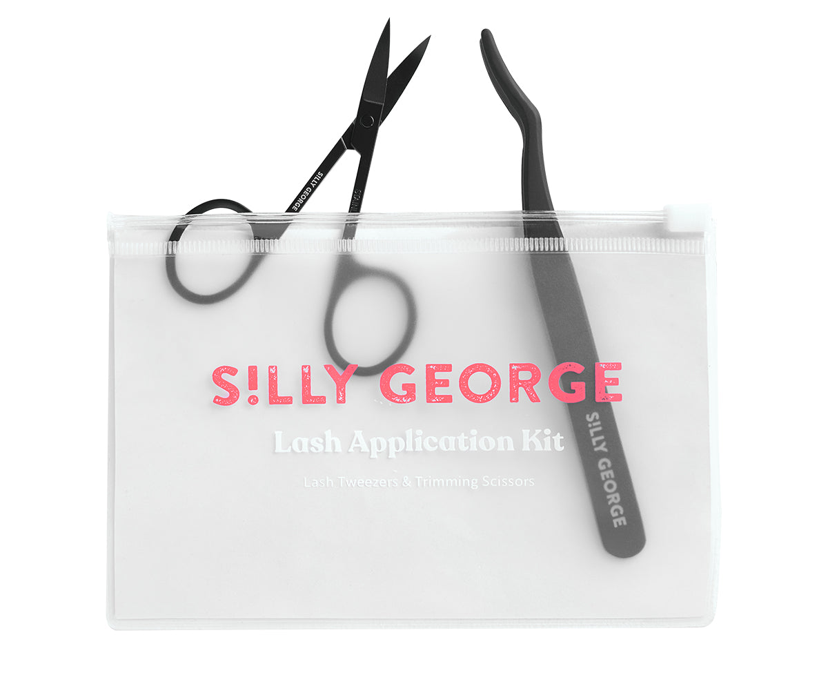 Kit de pose de cils avec pince et outils pour une pose précise des cils.